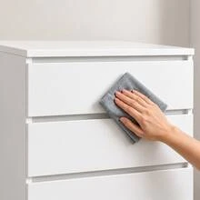 Cómoda blanca Joinmee 60x36x103 cm con 5 cajones, cajonera de madera de ingeniería para dormitorio, salón, recibidor y apartamento - Blanco - Ver 7
