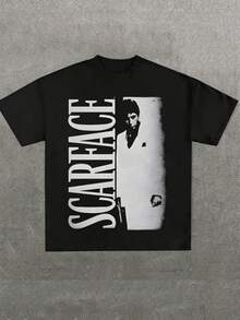 Figura de hombre con traje blanco contrastando con fondo oscuro y palabra  simbolizando poder y desafío camiseta de hombre moderna casual - Negro - Ver 1