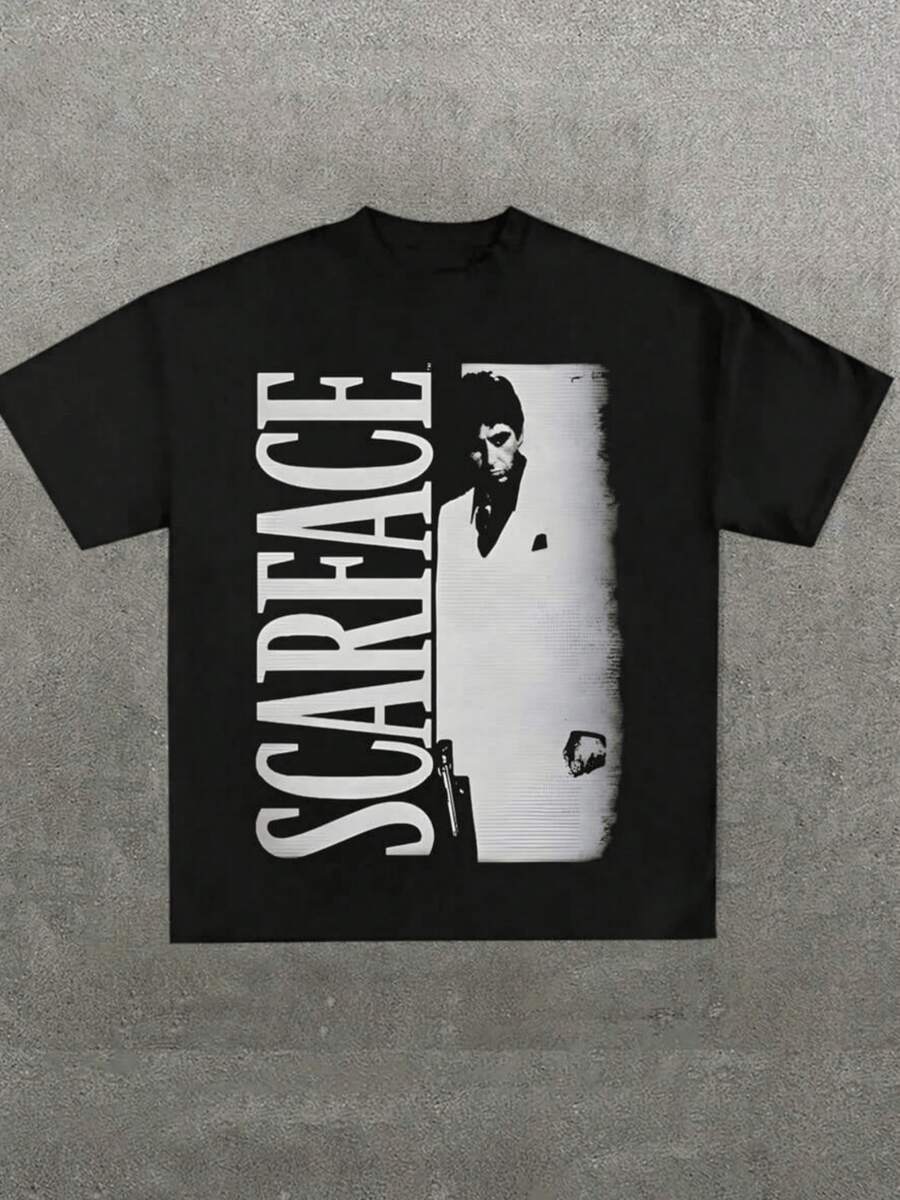 Figura de hombre con traje blanco contrastando con fondo oscuro y palabra simbolizando poder y desafío camiseta de hombre moderna casual - Negro - Ver 1