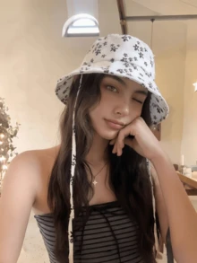 1件女款印花可翻面漁夫帽，甜美田園風防曬沙灘帽，附防風繩，透氣可摺疊，適合夏季度假旅行、海邊野餐、蜜月郵輪、Coachella音樂節，Y2K美學頭飾配件，日節日禮物、時尚禮物，女孩與女性的理想選擇 - 毛邊風格 - 查看 2