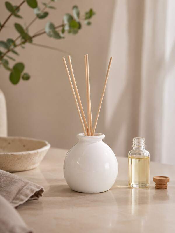 Ins Minimalist Creamy Bright White Round Ball Reed Diffuser Bottle, Small Slender Neck, Suitable For Reeds And Mini Dried Flowers, Soft Healing Fragrance Decor, Ideal For Bedroom Nightstand, Bathroom Vanity, Desk, Entryway, Airbnb