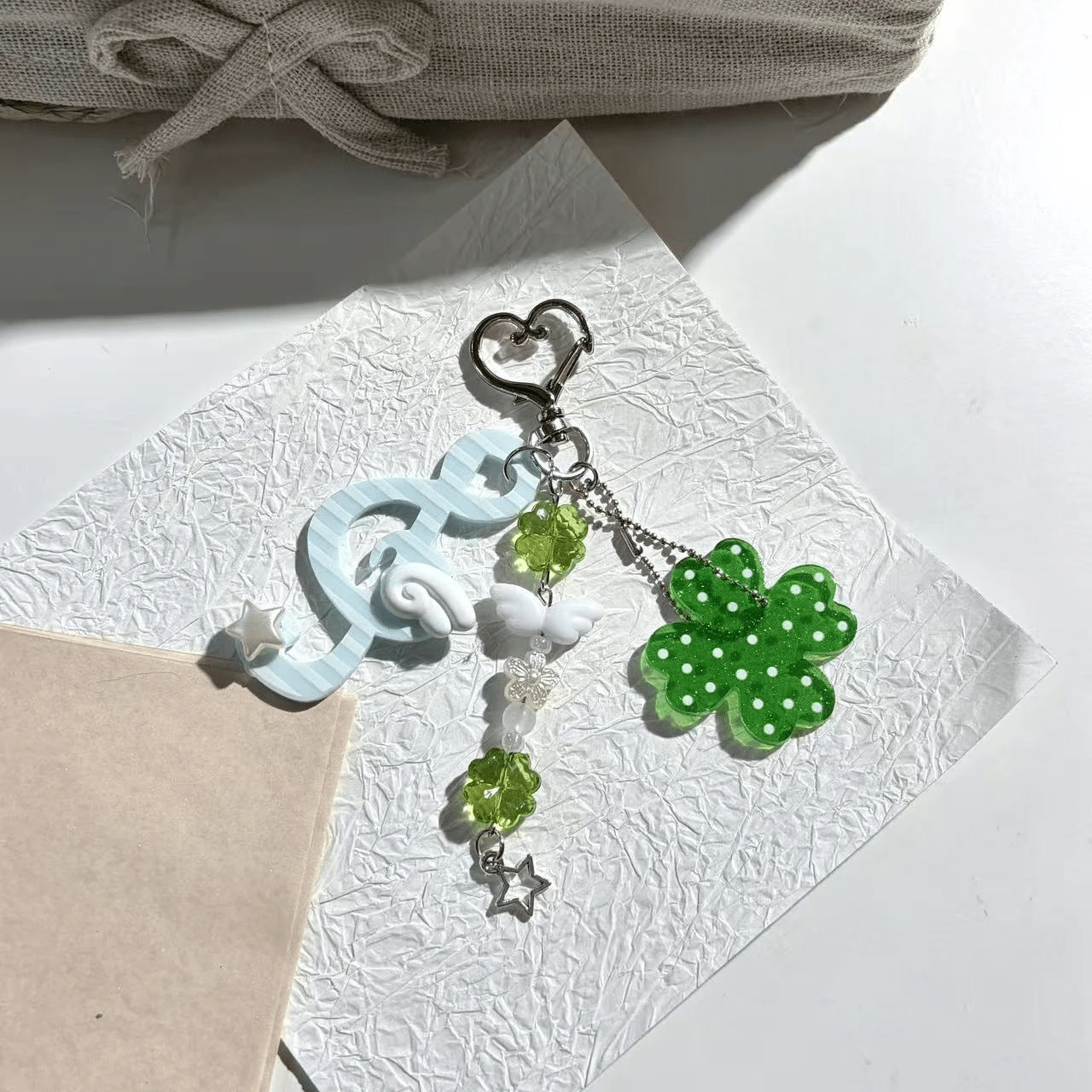 Millennium Y2K Style Sweet Versatile Four-Leaf Clover Music Note Keychain Pendant, Girly Backpack Car Key Ring Accessory For Women, Summer Beach Vacation, Travel, Birthday Party Gift, Valentine's Day
