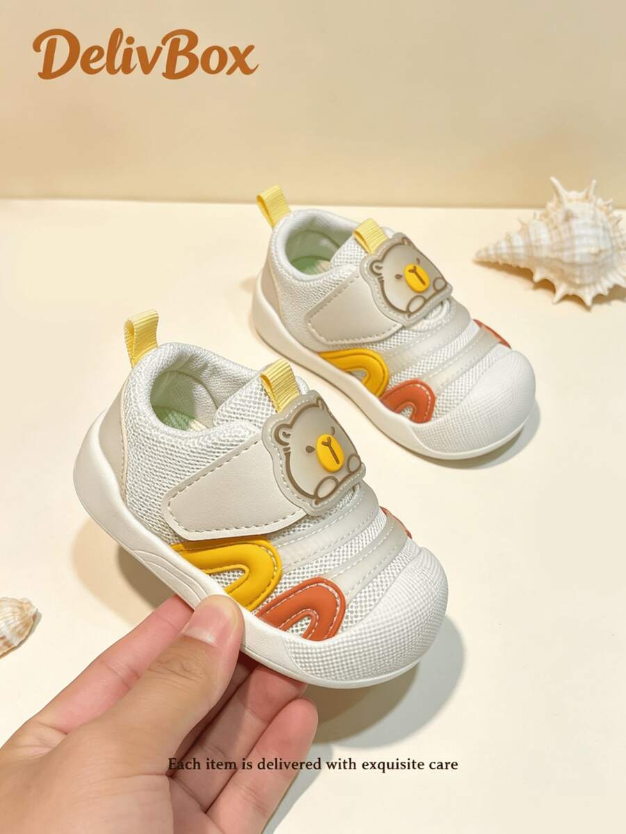 Zapatos para caminar de bebé de estilo suave y lindo, diseño de zapato versátil con malla transpirable y estampado de oso de dibujos animados - Beis - Ver 1