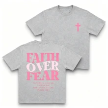 Unisex-T-Shirt "Glaube statt Angst" – Schwarzes Kurzarm-T-Shirt mit Rundhalsausschnitt, rosa Kreuz und Bibelvers aus Psalm 118,6 – Christliches Streetwear-Top für Damen und Herren, ideal für Sommerfestivals - marineblau - Übersicht 3