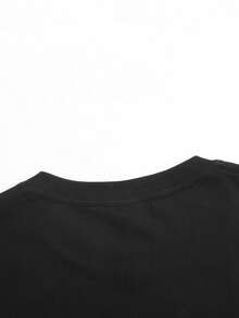 Men's Short-Sleeved Crew Neck T-Shirt With Art Print Featuring A Sword, Shield, Crystal, And The Word "Faith." Vintage Style, War-Inspired, Ideal For Leisure, Cultural Events, Original Gifts, Urban Style, And Unique Design. - 黑色 - 查看 6