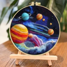 初學者針氈套裝,9款平面設計由簡單到複雜:花卉、風景、星空,適合新手與熟練手工藝者,含泡沫墊、氈毛、繡框與指南,DIY羊毛繪畫套組,居家裝飾飾品,20x20cm/7.87in,送禮佳品 - 20X20cm - 查看 22