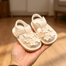 1 par de sandalias de verano con sonido de flor para bebé, lindas y livianas, con puntera redonda antideslizante y protectoras, adecuadas para que los bebés aprendan a caminar en verano - Beis - Ver 5
