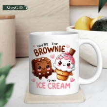 Taza de café con un bonito estampado de brownie y helado, perfecta para parejas como regalo de cumpleaños asequible. Taza de cerámica única, apta para lavavajillas y con un estilo novedoso. - Blanco - Ver 5