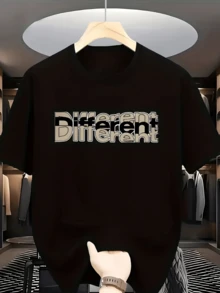 Palabra repetida Different simboliza una actitud única y segura destacando la individualidad moderna camiseta de hombre casual urbana cómoda - Negro - Ver 8