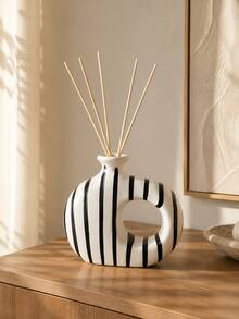 Jarrón de resina con diseño de donut hueco a rayas negras y blancas, estilo nórdico minimalista moderno, diseño asimétrico con agujero redondo hueco, contenedor de doble uso para flores secas y botella difusora de aromaterapia, 2 tamaños, adecuado para decoración de sala de estar y regalo de inauguración de casa - Frasco de aromaterapia a rayas blancas y negras - Ver 5