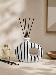 Jarrón de resina con diseño de donut hueco a rayas negras y blancas, estilo nórdico minimalista moderno, diseño asimétrico con agujero redondo hueco, contenedor de doble uso para flores secas y botella difusora de aromaterapia, 2 tamaños, adecuado para decoración de sala de estar y regalo de inauguración de casa - Frasco de aromaterapia a rayas blancas y negras - Ver 9