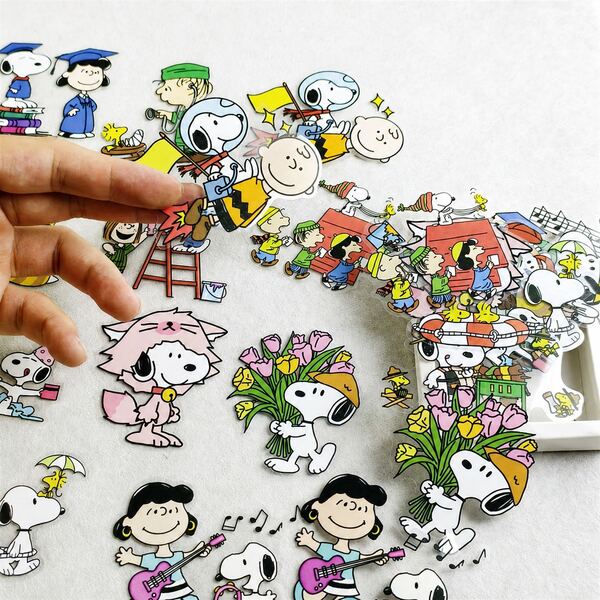 SNOOPY 史努比貼紙，精美裝飾小貼紙適用於動漫與電影周邊，適合智慧型手機、室內房間裝飾、筆記型電腦、水瓶、筆記本、桿、滑板、手機殼以及返校裝飾、派對