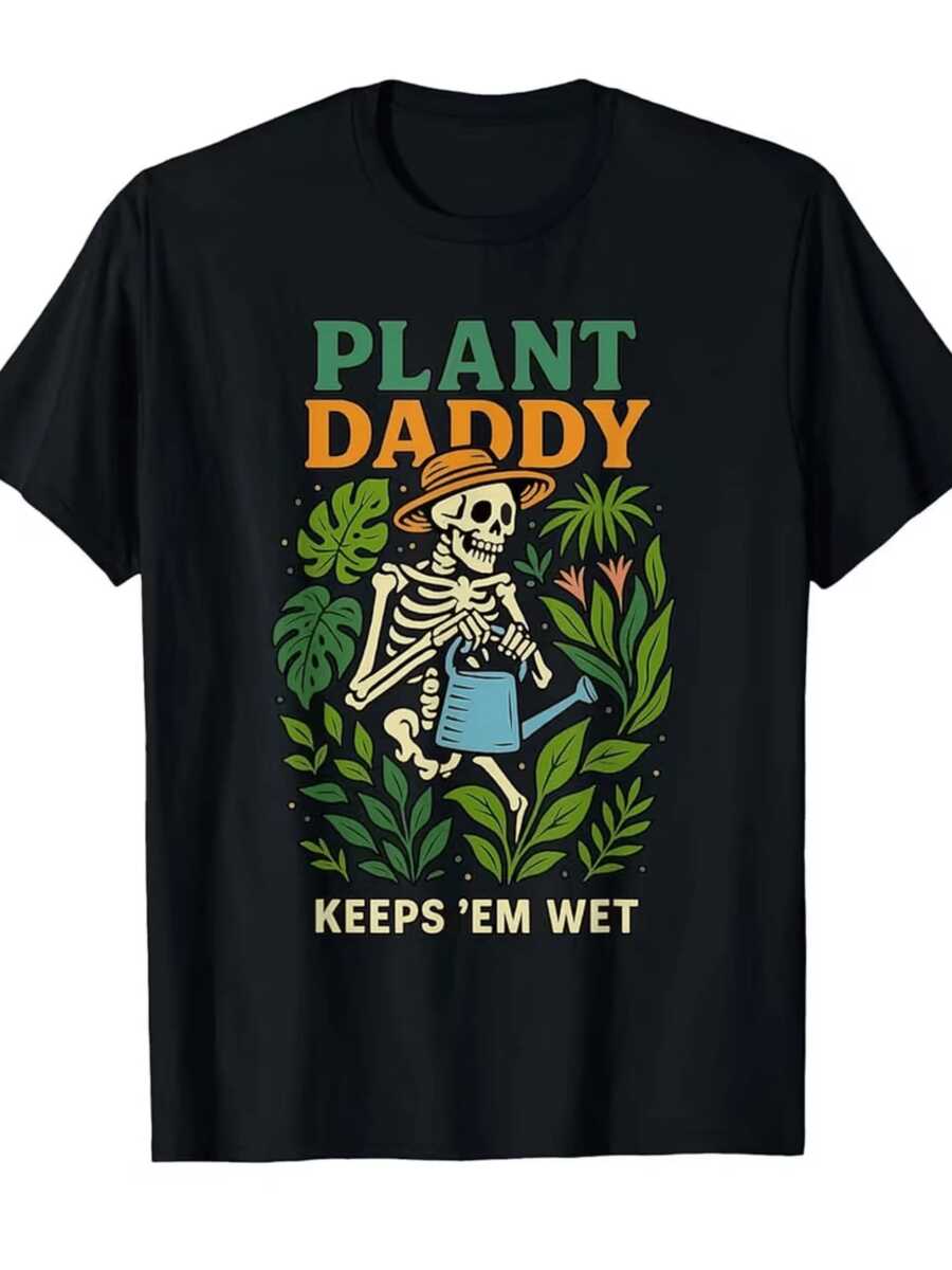 Cheerful Skeleton Wearing A Hat Tending To Green Plants And Flowers With A Watering Can, Surrounded By Tropical Leaves. Modern Casual Men's T-Shirt, Ideal For Nature Lovers. - 黑色 - 查看 1