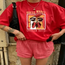 Cute Daily Casual Graphic T-Shirt 100% Cotton Oversized Soft Breathable Casual Crewneck Short Sleeve Top Red Checkered Shorts Street Style Fashion Lovers Casual Wearers Daily Outfit Enthusiasts Gift Givers - 紅色 - 查看 18