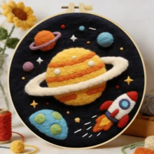 初學者針氈套裝,9款平面設計由簡單到複雜:花卉、風景、星空,適合新手與熟練手工藝者,含泡沫墊、氈毛、繡框與指南,DIY羊毛繪畫套組,居家裝飾飾品,20x20cm/7.87in,送禮佳品 - 20X20cm - 查看 6