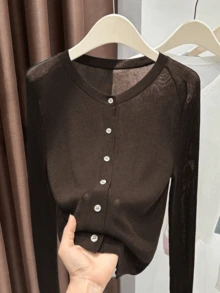 春夏秋女款新款優雅休閒針織開襟衫，純色圓領長袖單鈕扣微透設計，時尚簡約通勤精緻薄透針織開襟衫，防曬針織薄開襟衫寬鬆款，外出度假服飾，女款街頭穿搭 - 咖啡棕 - 查看 5