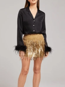 Falda corta dorada con lentejuelas y flecos, diseño sensual para fiesta y eventos elegantes - Dorado - Ver 3