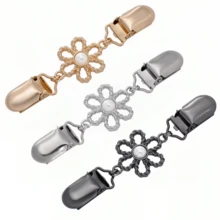 2/3/4Pcs New Vintage Pearl Sweater Clips, Classic Women's Floral Shawl Cardigan Scarf Clips, Waist Fixing Buckle - Multicolor - View 9