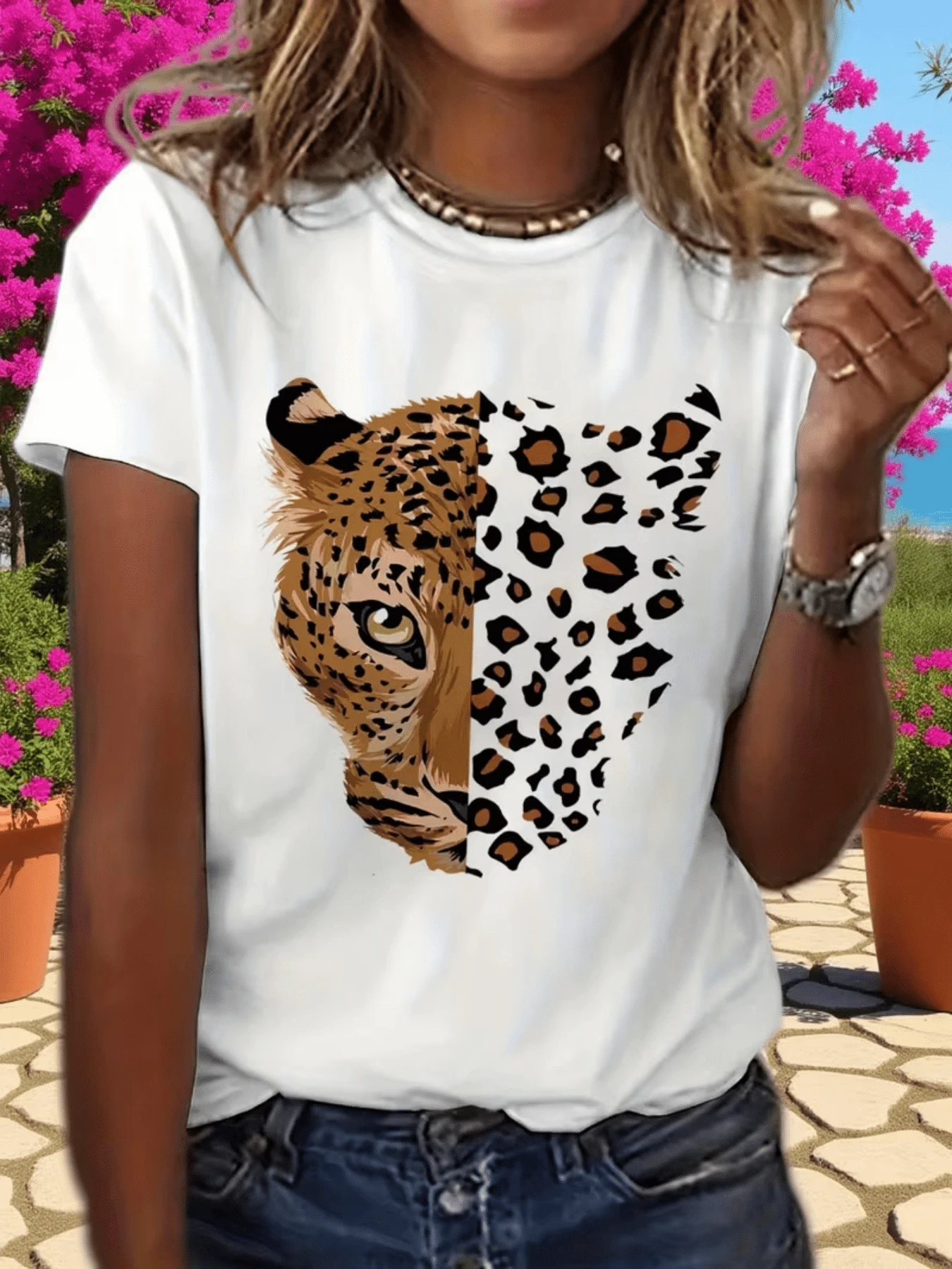 Mitad rostro de leopardo y mitad patrón de manchas camiseta de mujer casual moderna - Blanco - Ver 1