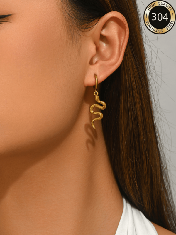 1 Pair Earrings, Gothic Style Snake Pendant Hoop Earrings, Made Of Stainless Steel, Featuring 3D Snake Design Pendant On Hoop, Niche Luxury Vibe, Chic And Eye-Catching Style, Suitable For Daily Commute, Vacation, Party, Date, And Various Occasions, Versatile Personalized Earrings