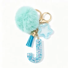 Llavero de letra A-Z con pompones rosa pastel, colgante de bolso y anillo de llaves elegante, accesorio festivo para bolso, regalo imprescindible para el Día de San Valentín/Cumpleaños/Año Nuevo - Turquesa - Ver 28