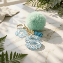 Llavero de letra A-Z con pompones rosa pastel, colgante de bolso y anillo de llaves elegante, accesorio festivo para bolso, regalo imprescindible para el Día de San Valentín/Cumpleaños/Año Nuevo - Turquesa - Ver 9