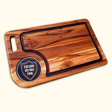 Tábua de Churrasco de Madeira Resinada com Escudo do Seu Time 50x30cm | Tábua de Carne em Madeira com Porta Molho e Canaletas - Azul e Branco - Visão 3