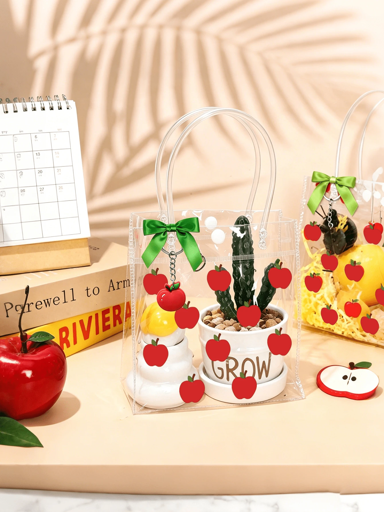 1/6/18pcs Back To School Party Gift Bags Set Transparent Cartoon Apple-Pattern PVC Gift Packaging Bags With Bows And Keychain Birthday Gift Bag Party Favor For Back To School Camping Birthday Party Supplies