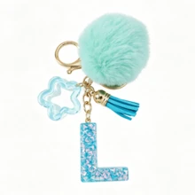 Llavero de letra A-Z con pompones rosa pastel, colgante de bolso y anillo de llaves elegante, accesorio festivo para bolso, regalo imprescindible para el Día de San Valentín/Cumpleaños/Año Nuevo - Turquesa - Ver 36