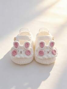 1 par de botas de ganchillo para bebé, diseño de conejo blanco con detalles en rosa, zapatos para bebé - Blanco - Ver 4