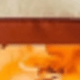 亮橙色