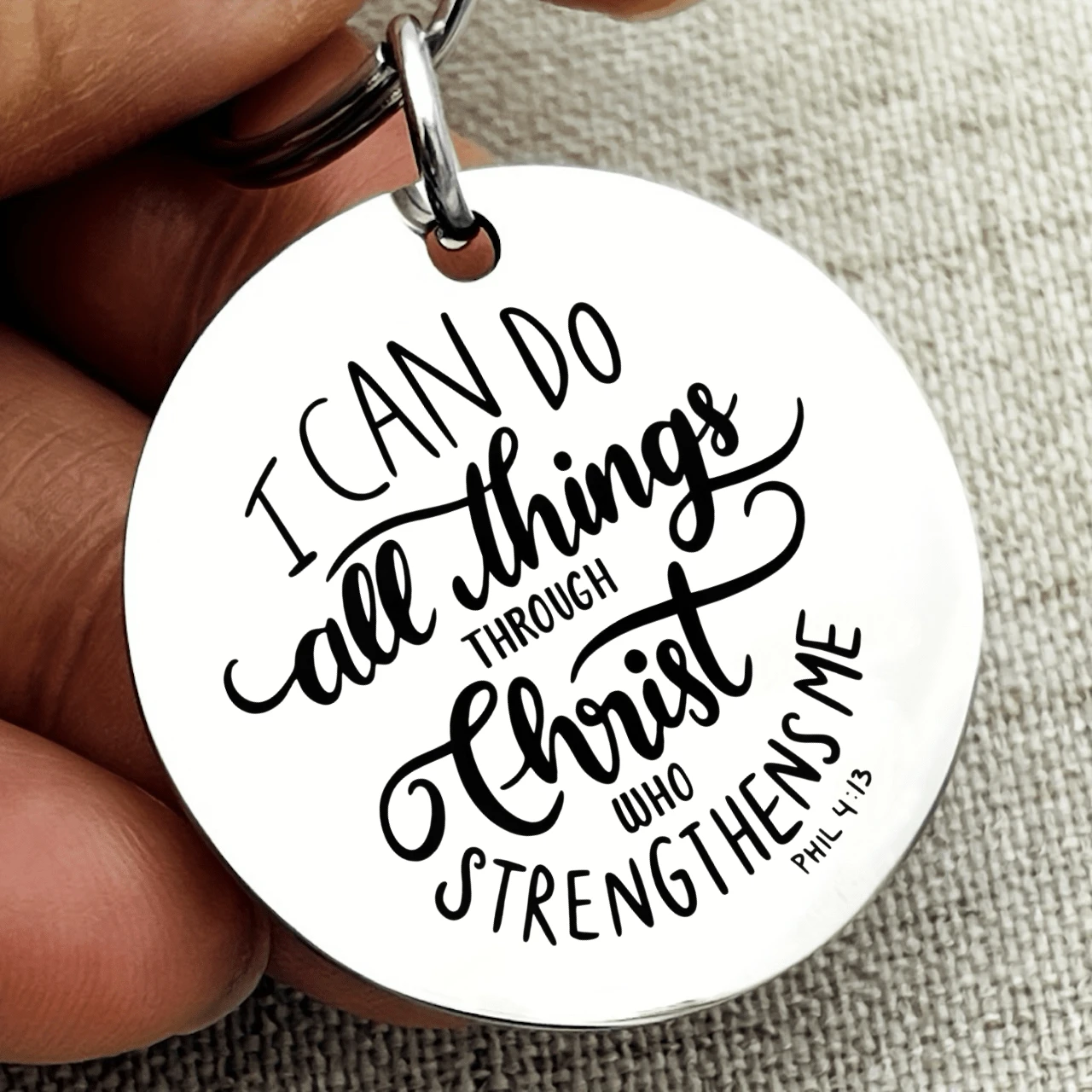 Porte-clés rond en acier inoxydable avec verset biblique Philippiens 4:13, cadeau inspirant sur le thème de la foi chrétienne pour les amis croyants, idéal comme cadeau de baptême ou d'anniversaire. Accessoire indispensable pour la voiture, le sac à main ou au quotidien, pour hommes et femmes. Souvenir spirituel. - A - Voir 1