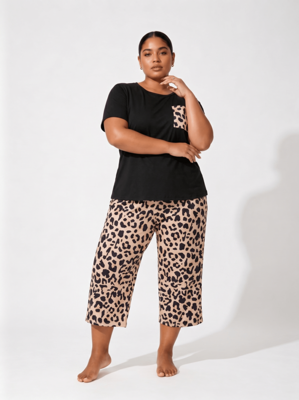 Snug League Plus Size Women's Knit Pajama Set, Black Short Sleeve Top & Leopard Print Capri Lounge Pants, Outfits