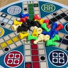 27 pièces Plateau de jeu 6 joueurs Grande taille 34cm/13,39 pouces - Comprend : 1 plateau de jeu rond, 24 dés 6 couleurs, 2 dés. Plateau de jeu de dés classique, convient pour 6 joueurs, avec pièces de jeu 6 couleurs - Soirée de jeu, Noël et Halloween - Échecs internationaux Piste rapide et plateau de jeu 6 joueurs - Plateau de jeu de dés classique avec pièces de jeu - Multicolore - Voir 5