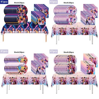 Bộ 41 món đồ dùng tiệc chủ đề nhóm nhạc nữ K-POP, phù hợp cho 10 người, đồ dùng bàn tiệc sinh nhật dùng một lần, bao gồm đĩa, cốc và khăn giấy. Phụ kiện trang trí lễ hội, phù hợp cho cắm trại, dã ngoại, tiệc nướng sân vườn và trang trí tiệc, cũng lý tưởng để trang trí Halloween, Giáng sinh và tiệc, và là món quà bất ngờ tuyệt vời cho người hâm mộ.