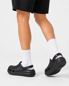 Crocs卡駱馳 Crush Clog 泡芙時尚休閒厚底增高 洞洞鞋 5.2cm 男女同款 黑色 - 黑色 - 查看 11