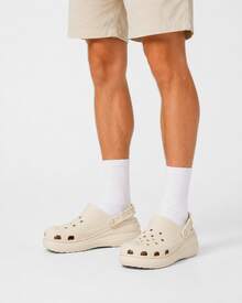 Crocs卡駱馳 Crush Clog 泡芙時尚休閒厚底增高 洞洞鞋 5.2cm 男女同款 米白色 - 米白色 - 查看 11