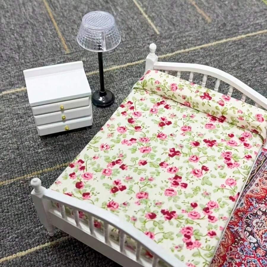 1 Set Mini European Modern Bed And Nightstand, 1:12 Scale Mini Dollhouse Bedroom Set With Floral Pattern, Cute BJD Model Accessories, Realistic Home Decor, Dollhouse Furniture, Miniature Home Scene DIY - Multicolor - View 1