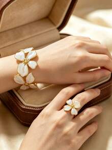 2PCS Minimalist Fashion Vintage Elegant Gentle Style Oil Drop Enamel Four-Leaf Flower Bracelet & Ring Set, Stainless Steel Women's Jewelry Set, Suitable For Daily Wear/Garden Party/Evening Party/Afternoon Tea/Street Style/Holiday Gift For Girlfriend - Yellow Gold - View 5