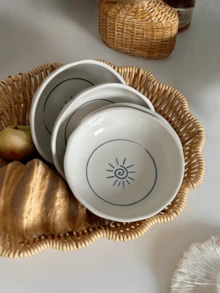 2/4 pièces, Assiettes en céramique minimalistes créatives sous-glaçure rondes de 4,5 pouces, Assiettes rondes mignonnes en forme de soleil style Ins, Assiettes polyvalentes pour usage domestique et commercial, Assiettes à sauce, Assiettes à sauce soja, Assiettes à vinaigre, Assiettes à en-cas, Assiettes à dessert, Convient pour la cuisine de la maison, les fêtes, les rassemblements, le dressage au restaurant, les pique-niques en plein air, le camping, Belle, Micro-ondes, Four, Friteuse à air - Multicolore - Voir 3