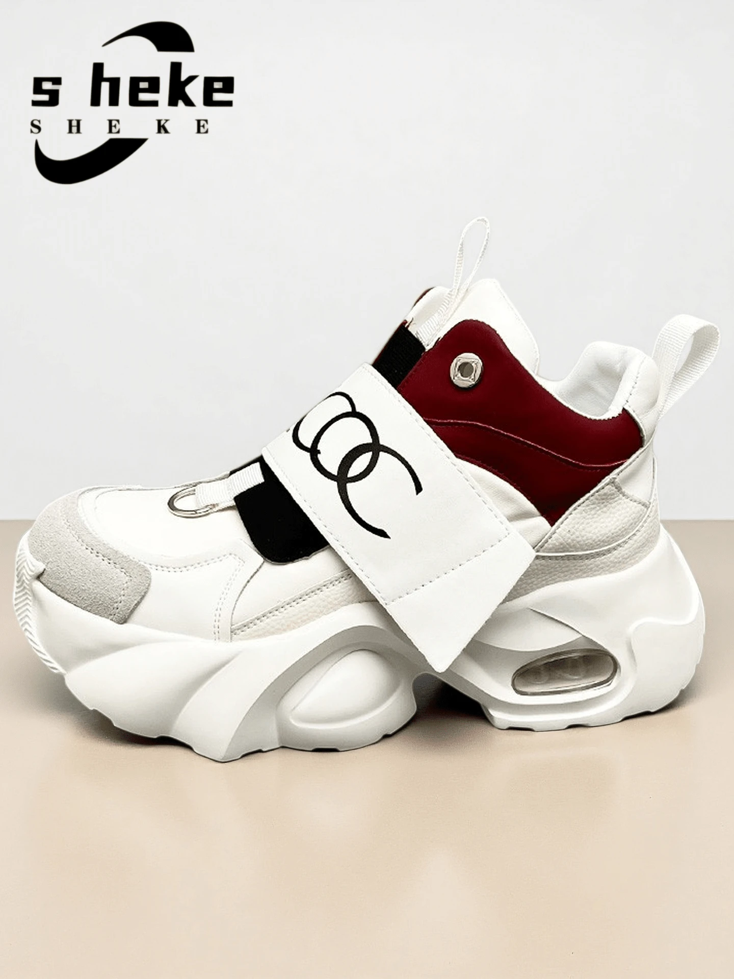 (Escolha 1 Tamanho Maior) Tênis Esportivos Slip-On Unissex, Nova Moda de Outono/Inverno com Decoração Metálica, Tênis Casuais Confortáveis com Amortecimento, Tênis de Corrida com Design Único Estilo Punk, Adequado para Todas as Estações, Tema de Natal (Escolha 1 Tamanho Maior)