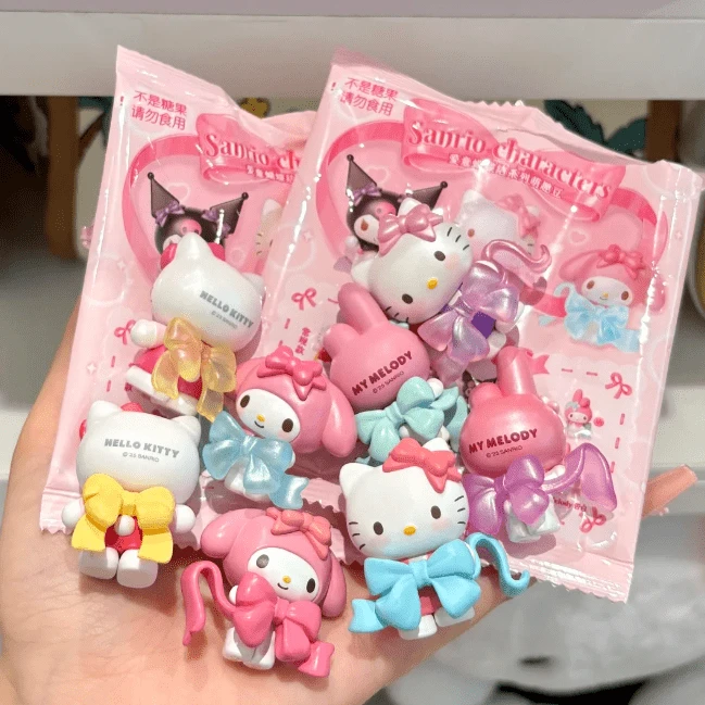 (隨機1件) 正版授權 Sanrio 星座桌面擺飾,Hello Kitty 主題迷你桌面裝飾,成人居家造型配件,14+ - 彩色 - 查看 1