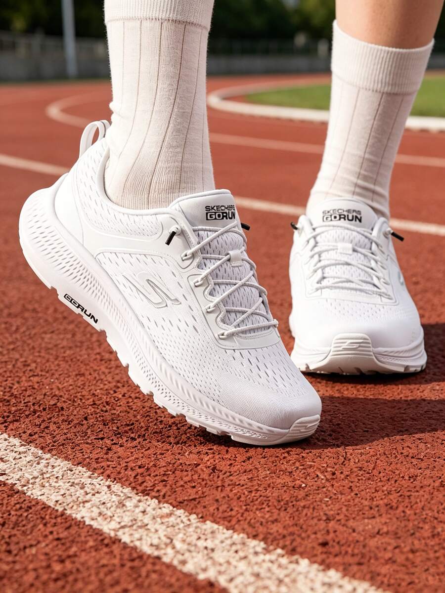 Skechers 女款 GO RUN CONSISTENT 2.0 輕量透氣緩震舒適運動鞋,適合日常通勤、戶外運動與休閒穿著,建議訂購小一號 128638-WBK - 白色/黑色 - 查看 1