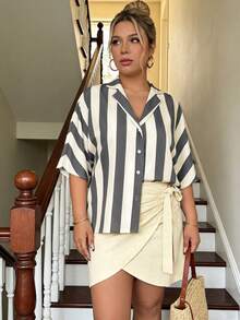 Chemise ample décontractée et polyvalente pour femmes grandes tailles, style simple à rayures grises, top décontracté pour femmes, tenue de vacances - Gris pâle - Voir 5