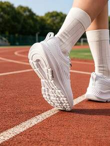 Skechers 女款 GO RUN CONSISTENT 2.0 輕量透氣緩震舒適運動鞋，適合日常通勤、戶外運動與休閒穿著，建議訂購小一號 128638-WBK - 白色/黑色 - 查看 4