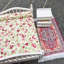 1 Set Mini European Modern Bed And Nightstand, 1:12 Scale Mini Dollhouse Bedroom Set With Floral Pattern, Cute BJD Model Accessories, Realistic Home Decor, Dollhouse Furniture, Miniature Home Scene DIY - Multicolor - View 2