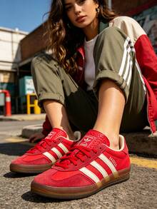 Adidas 女士 Gazelle 室内外日常旅行运动休闲鞋 JS1411 - 亮粉紅螢光/淺猩紅/乳白色 - 查看 2