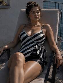 女款優雅聚酯纖維條紋細肩帶吊帶上衣，自綁式不對稱下擺，休閒度假海灘穿搭，適合夏季 - 黑與白 - 查看 11