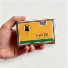 1 buah Kotak Rokok Logam Dua Sisi Motif Kucing Merokok Vintage, Muat 16 Batang Rokok, Aksesori Merokok Modis Unisex, Perlengkapan Merokok Musim Semi, Hadiah Liburan - merah - View 2
