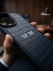 客製化女款手機殼，適用 17 16 15 14 13 12 11 Pro Max 17 Air，個性化字母姓名 3D DIY 雕刻金色字母背蓋，燙金工藝，奢華鱷魚紋 PU 皮革防震手機殼，皮革保護殼，節日禮物送給愛人、朋友、家人、自己、孩子 - 黑色 - 查看 6